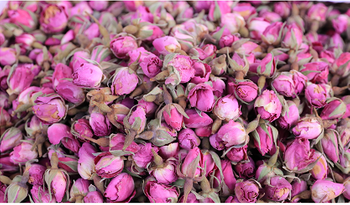 Suszony pączek kwiatu róży perskiej różowy 130g