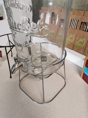 Słój szklany na lemoniady 8L z metalowym kranikiem i podstawką